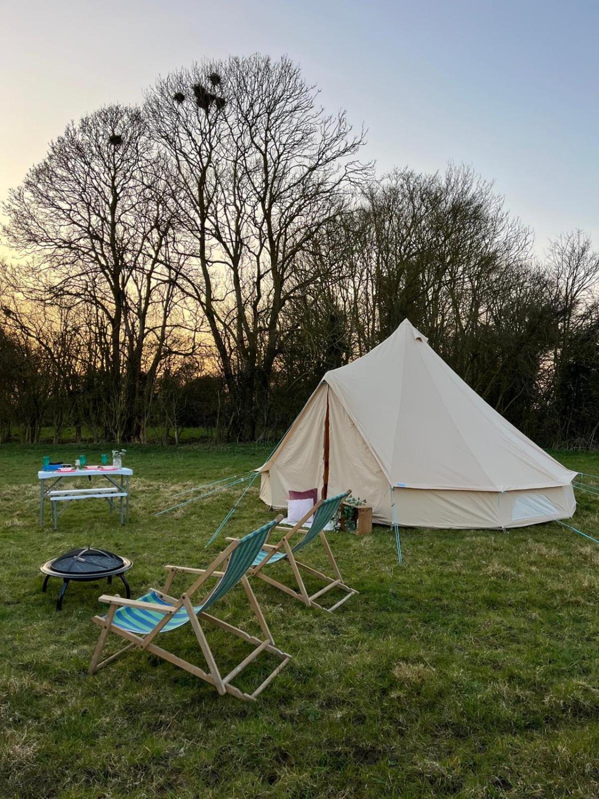 Glamping Readers Field Glamping