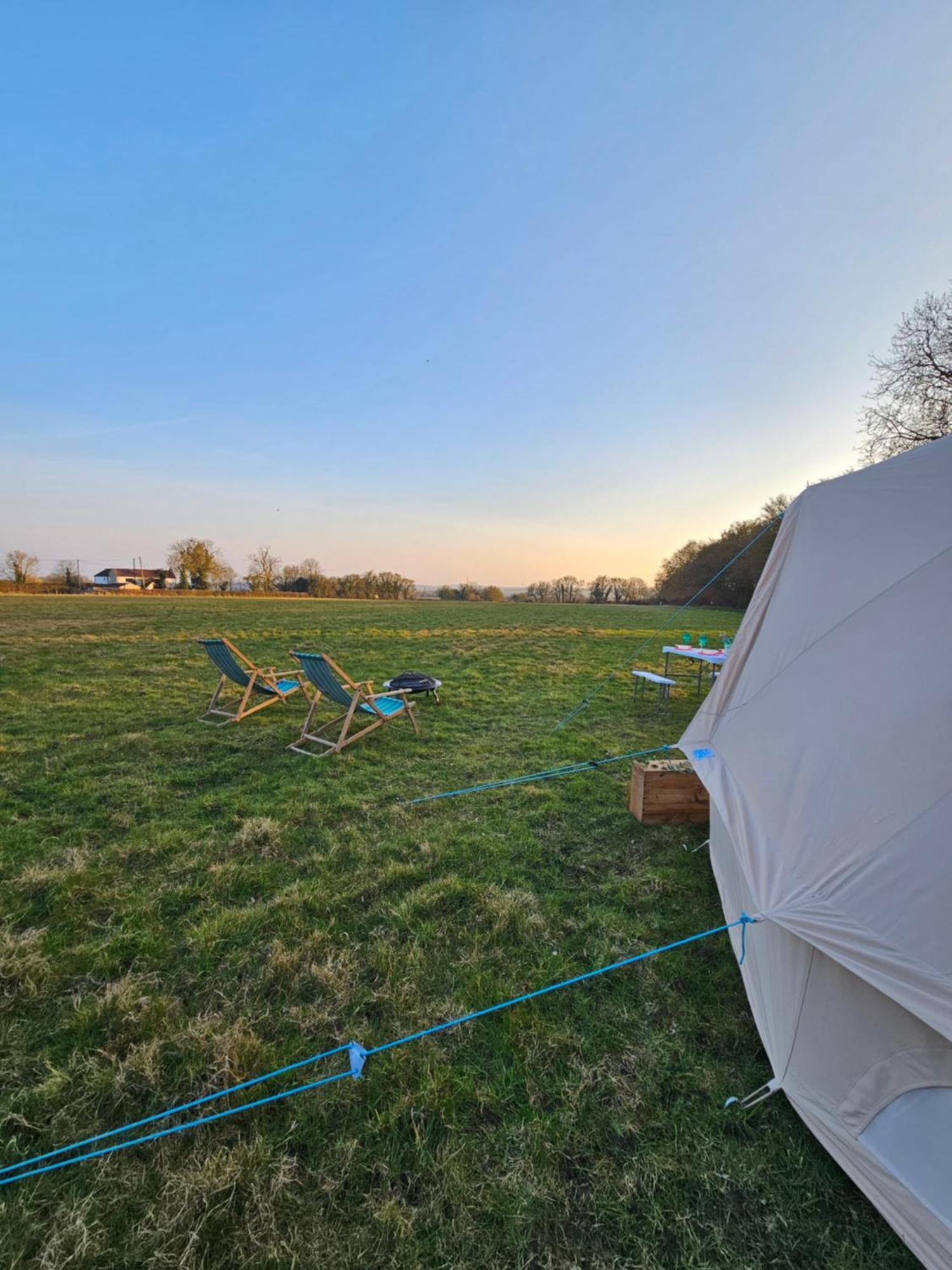 Glamping Readers Field Glamping