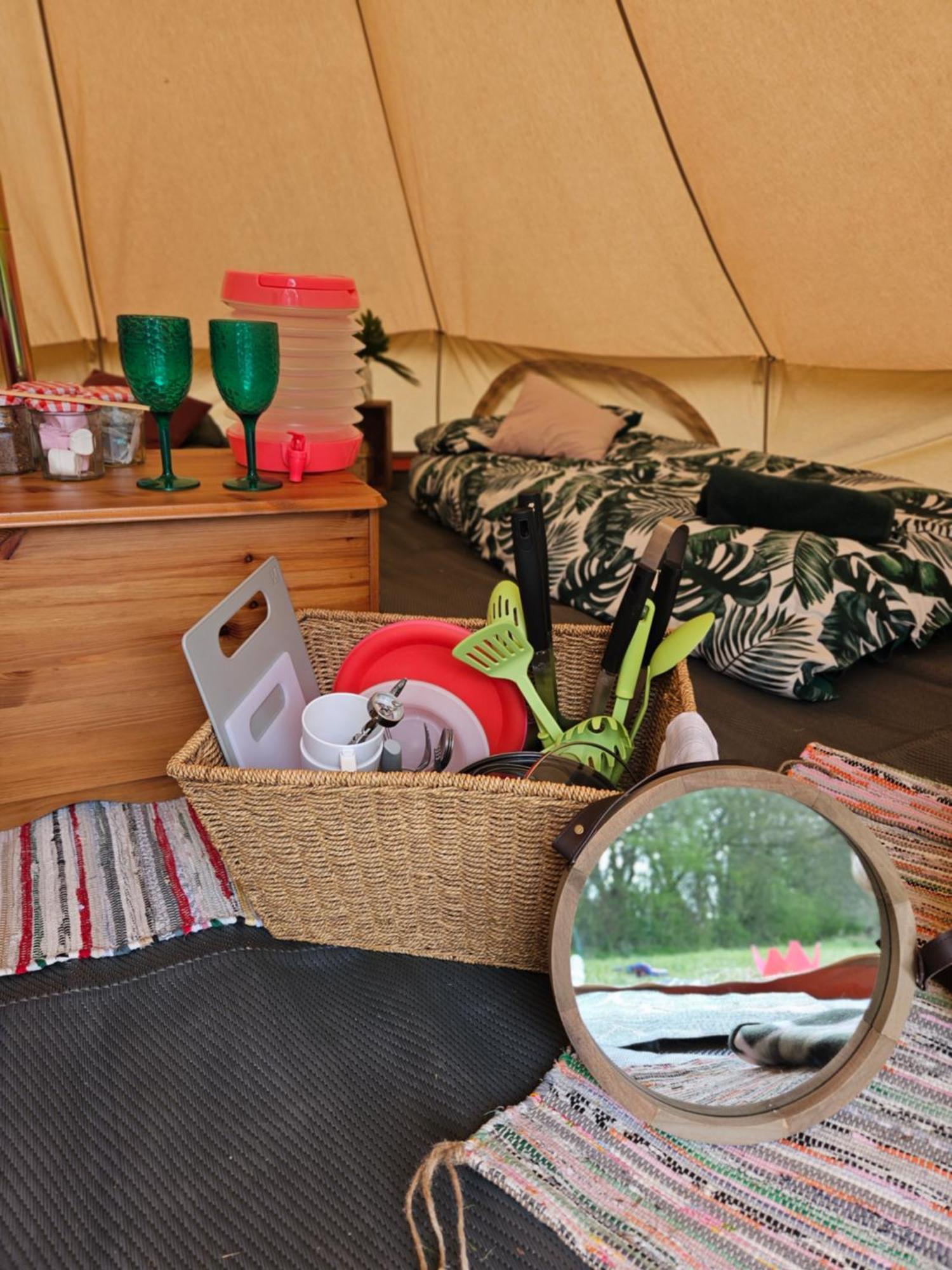 Glamping Readers Field Glamping