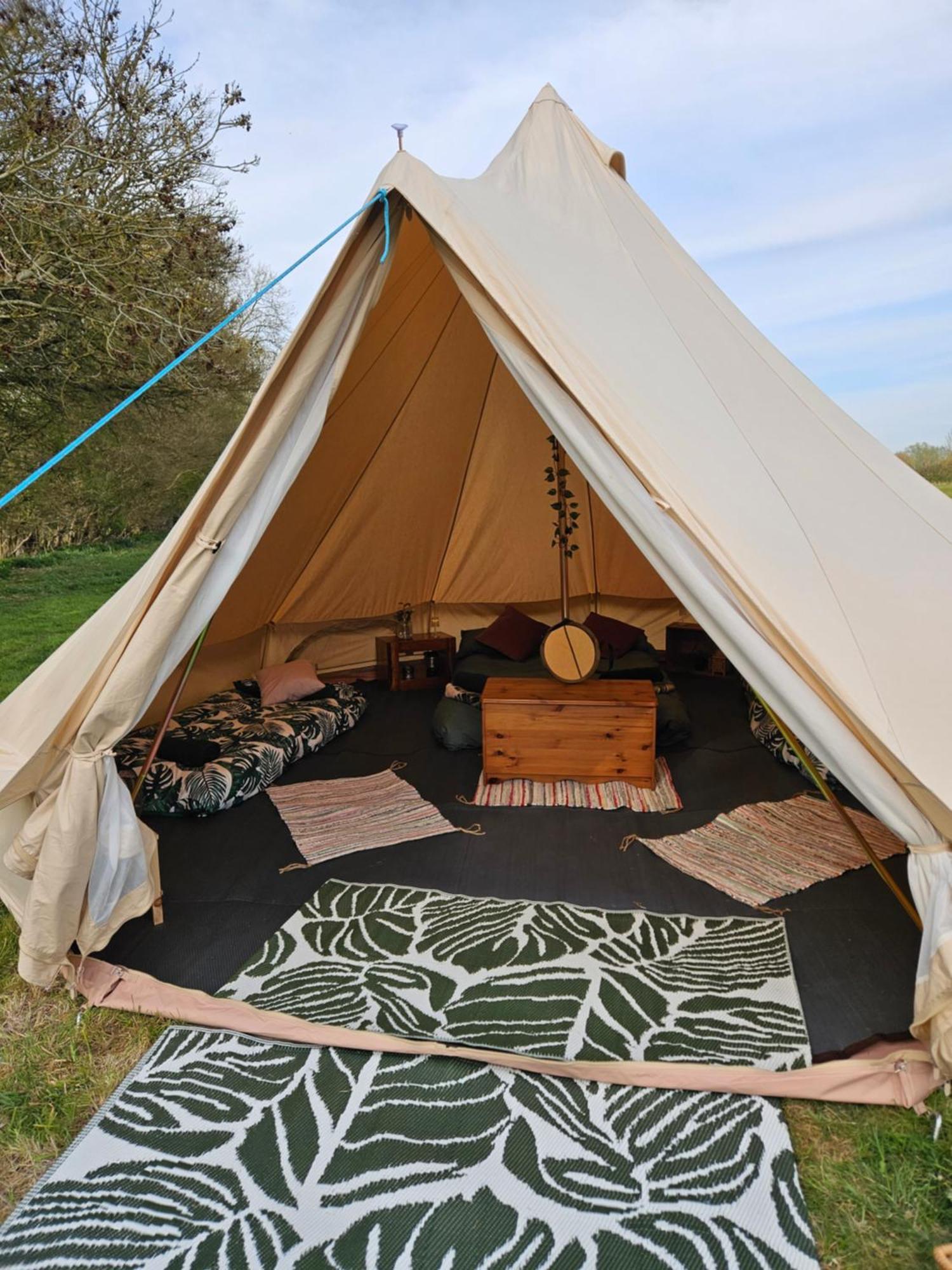 Glamping Readers Field Glamping *