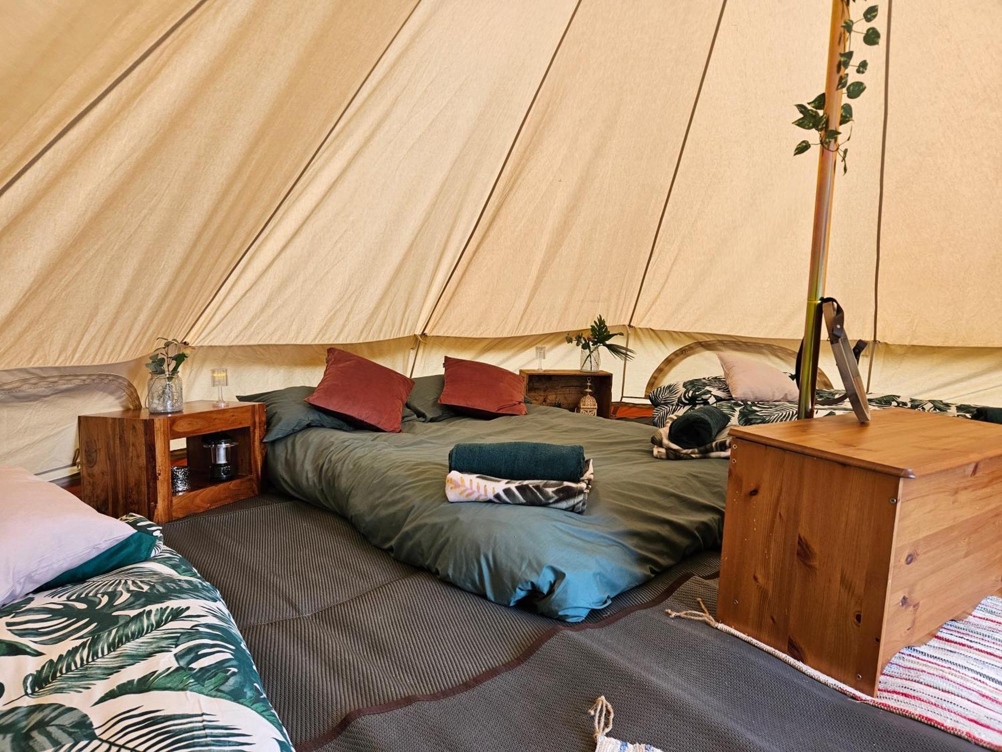 Glamping Readers Field Glamping
